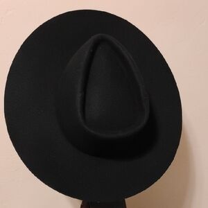 Gigi Pip Dakota Triangle Crown Hat. Black 57